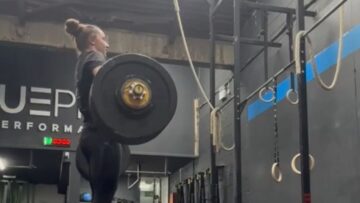 CrossFitters-Wild-Hang-Snatch-PR-Attempt—Will-She-Lift-or-Faceplant.jpg