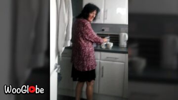 Surprising-Mom-with-a-Hilariously-Loud-Scare-Can-She-Handle.jpg