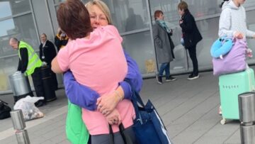 Emotional-Mom-Daughter-Reunion-After-2-Years-Turns-Hilarious-Try.jpg