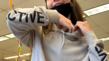 Epic-Last-Day-of-School-Girls-Bearded-Dragon-Steals-the.jpg