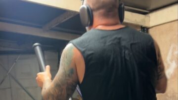 Home-Workout-Takes-a-Hilarious-Turn-Husbands-Priceless-Reaction-to.jpg