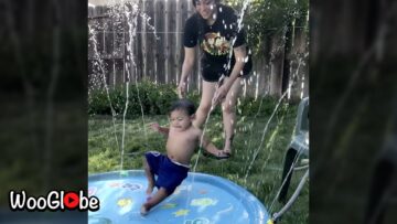 Kids-adorable-fail-in-sprinkler-pool-Hilarious-water-mishap.jpg