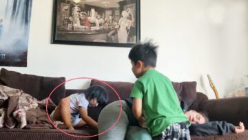 Moms-Hilarious-Fainting-Prank-Kids-Adorable-Reactions-Will-Melt-Your.jpg