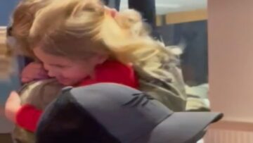Moms-Surprise-Homecoming-Leaves-Daughter-Speechless-Heartwarming.jpg