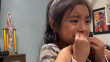 Sweet-Sisterly-Farewell-Little-Girls-Adorable-Goodbye-to-Her-Loose.jpg