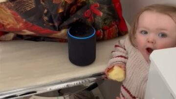 Toddlers-adorable-reaction-to-Alexa-playing-Baby-Shark-Super.jpg