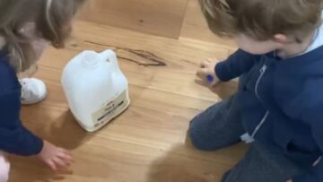 4-yo-cutie-makes-a-solo-banana-smoothie-Adorable.jpg