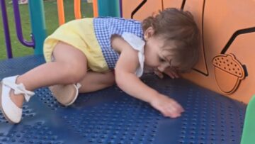 Adorable-baby-girls-hilarious-first-playground-slide-fail-Super.jpg