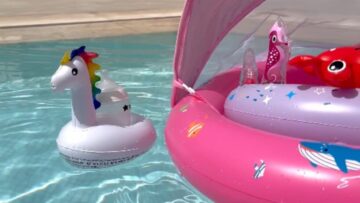 Babys-adorable-pool-day-in-stylish-inflatable-float-Cute.jpg