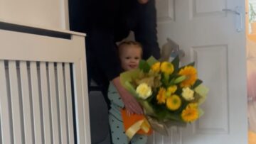 Bouquet-thief-Adorable-baby-girl-hijacks-flowers-meant-for-someone.jpg