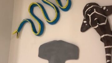 DIY-Ribbon-Eel-Wall-Decor-Cute.jpg