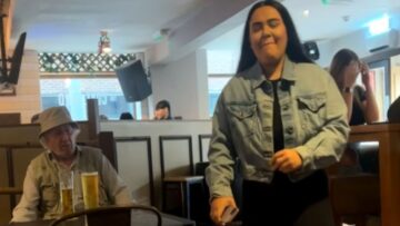 Emotional-Reunion-Womans-Surprise-Homecoming-from-Abu-Dhabi-Touches-Hearts.jpg