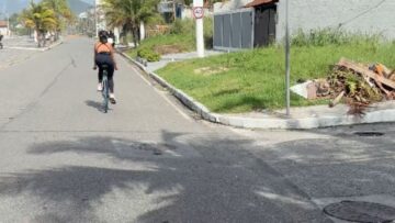Epic-Bike-Fail-Boys-Hilarious-Tumble-While-Filming-Girlfriend-by.jpg
