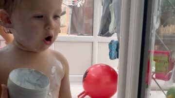 Funny-toddler-cleverly-distracts-mom-with-new-word-Super.jpg