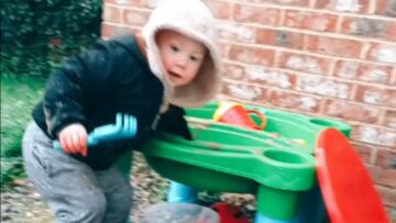 Hilarious-kids-mud-adventure-leaves-mom-in-stitches-Adorable.jpg