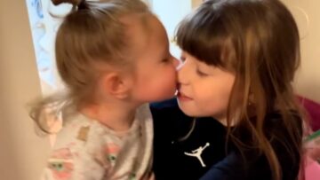 Little-Sisters-Adorable-Response-to-Big-Siss-Thank-You-Will.jpg
