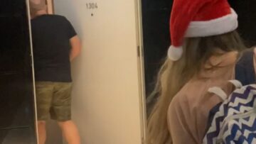 Moms-Priceless-Reaction-to-Surprise-Christmas-Reunion-with-Daughter.jpg