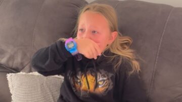 Sisters-Tears-of-Joy-An-Unforgettable-First-Meeting-with-Baby.jpg