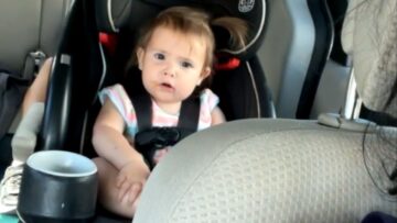 Toddlers-adorable-reaction-to-mothers-music-in-car-Super.jpg
