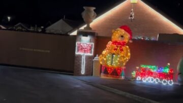 Wales-towns-extravagant-holiday-display-sparks-Christmas-excitement-Adorable.jpg