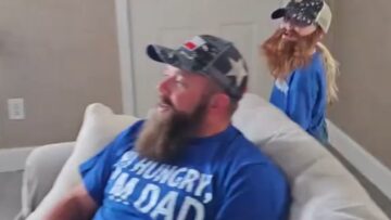 Watch-Dads-Hilarious-Face-When-Kids-Dress-Up-Like-Him.jpg