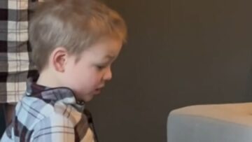 Watch-This-Adorable-Boys-Priceless-Reaction-to-Santa-Eating-His.jpg
