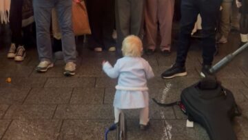 Adorable-Baby-Shows-Off-Impressive-Dance-Moves-on-Grafton-Street.jpg