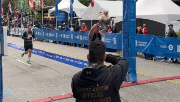 Dad-crosses-Marathon-finish-line-carrying-toddler-daughter-Super.jpg