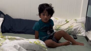 Elfs-potty-prank-leaves-toddler-in-hysterics-Adorable.jpg