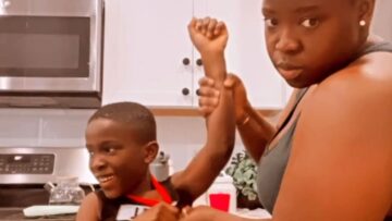 Hilarious-moment-as-laughing-kid-gets-help-applying-deodorant.jpg