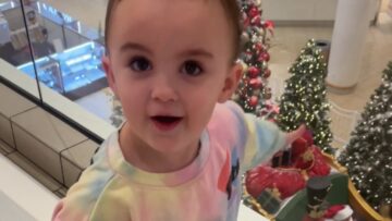 Little-Girls-Magical-Encounter-with-Santa-at-the-Mall.jpg