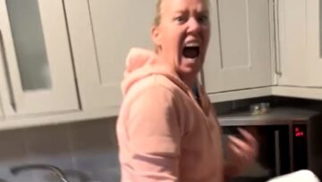 Mom-Gets-Epic-Kitchen-Scare-from-Sons-Prank-Can-You.jpg