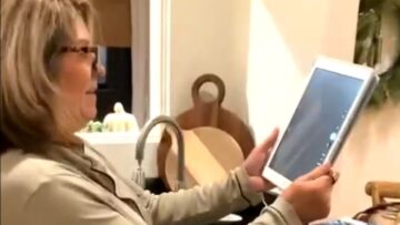 Moms-Epic-Surprise-Face-During-a-Facebook-Live-Fail.jpg