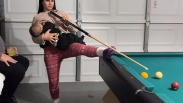 Moms-Super-Cute-Pool-Skills-Nursing-and-Playing-in-Harmony.jpg