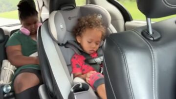 Toddlers-Hilariously-Imitate-Head-Shakes-for-Laughs-on-Family-Trip.jpg