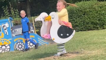 Adorable-siblings-have-a-blast-on-park-spring-riders.jpg