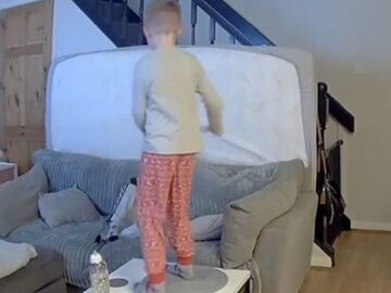 Dad-Takes-a-Tumble-Sibling-Reactions-are-Priceless-Adorable.jpg