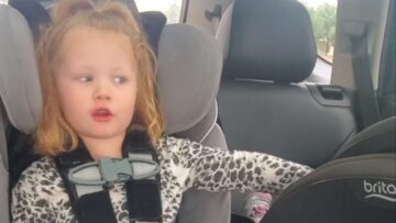 Sassy-Sister-Teaches-Baby-Sis-a-Hilarious-Lesson-Try.jpg