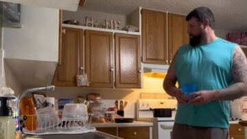 Daughters-Hilarious-Giggles-Turn-Prank-Into-Comedy-Gold-Try.jpg