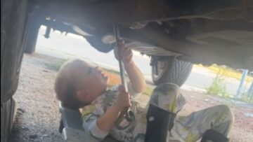 3-Year-Olds-Truck-Oil-Change-Super-Cute.jpg