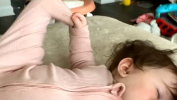 Baby-Relaxation-Mode-Multitasking-with-Bottle-Foot-WooGlobe.jpg