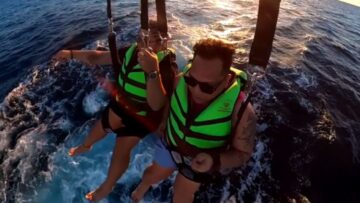 Sky-High-Love-A-Surprising-Proposal-While-Parasailing-Together.jpg
