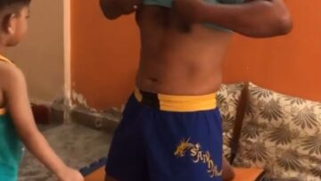 Dad-Gets-Sucker-Punched-by-His-Kid-During-Kickboxing-Training.jpg
