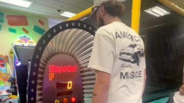 6-Foot-Tall-Boys-Hilarious-Chuck-E-Cheese-Mishap-Will-Leave.jpg