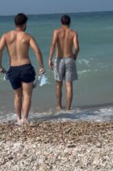 Surprise-Splash-Chill-Beach-Day-Becomes-Hilarious-Water-Prank.jpg